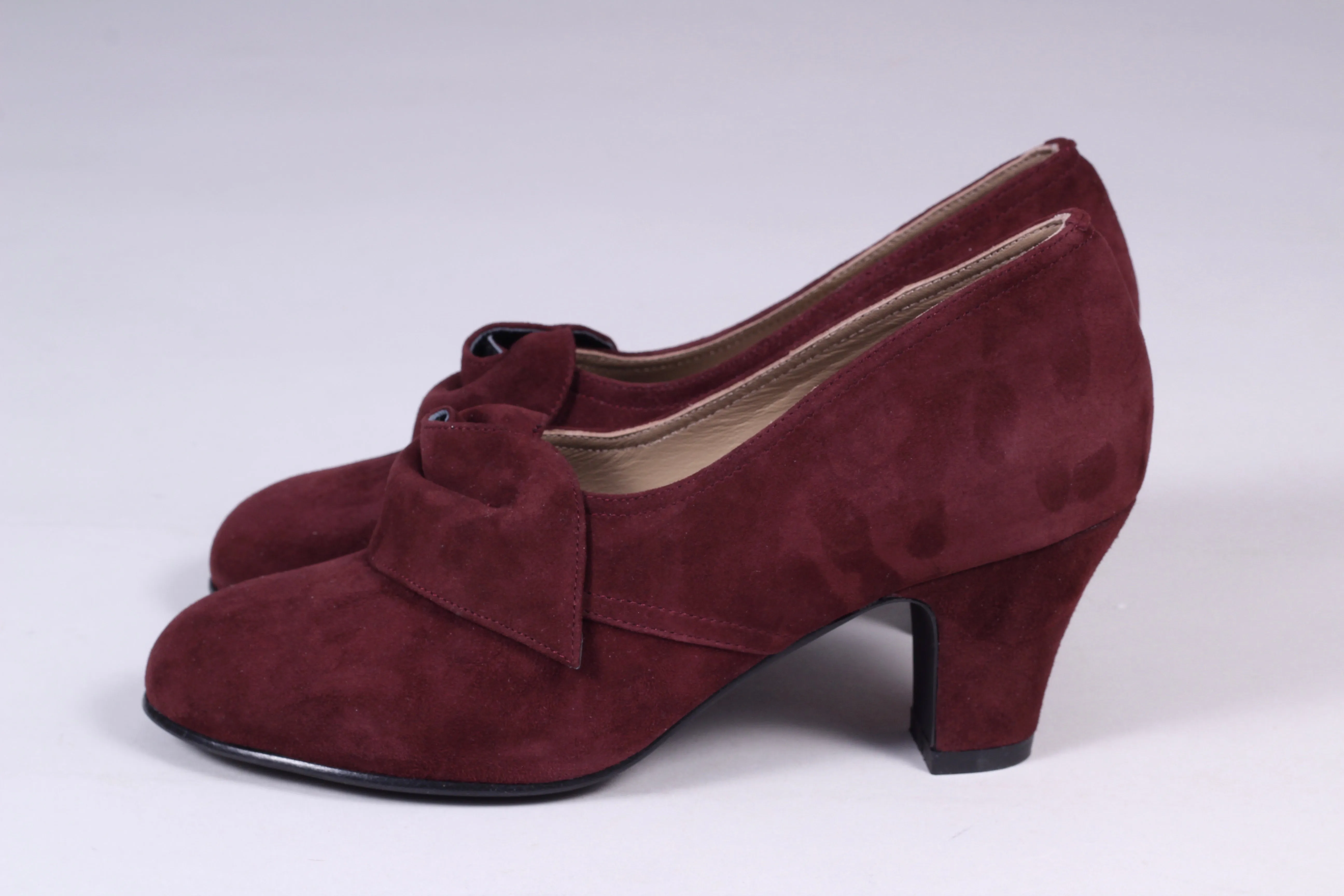 1940s style suede pumps with a rosette - Plum - Luise
